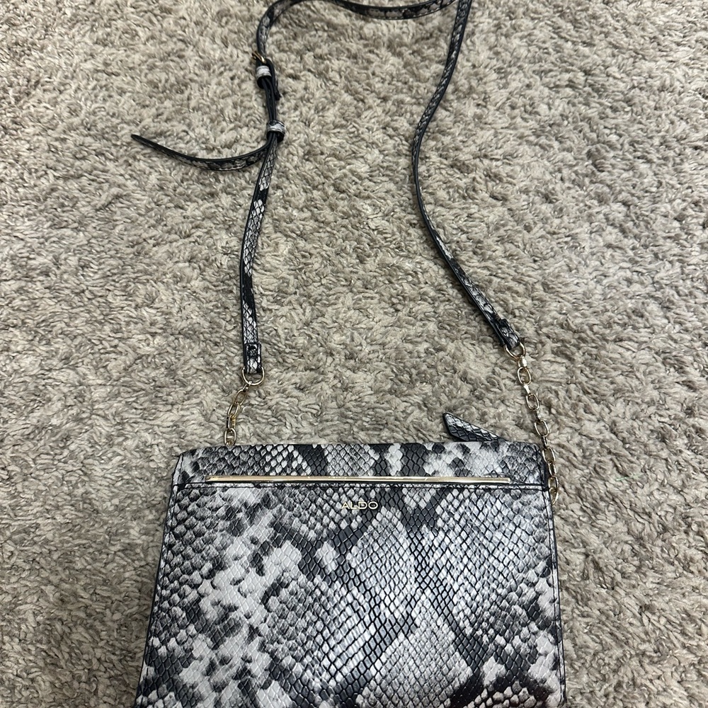 Women’s crossbody